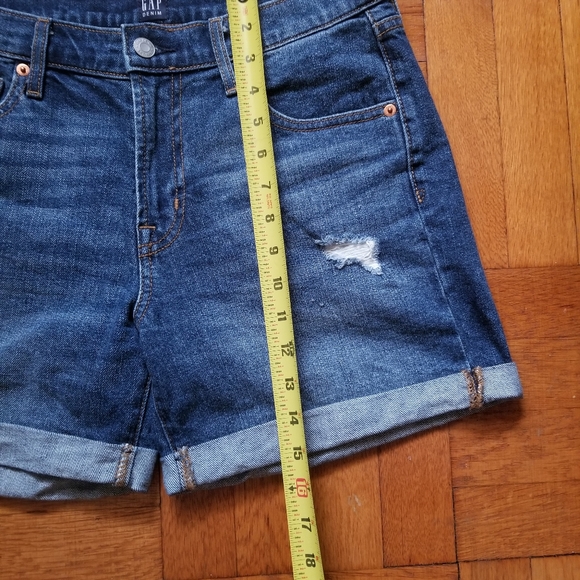GAP Shorts - Picture 9 of 9